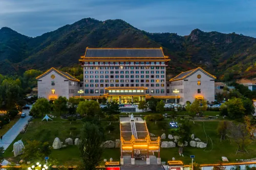 Chengde Jinshuiwan Hot Spring Resort Hotel di Longhua