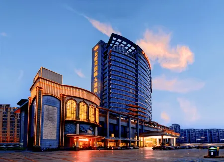 Golden Plaza International Hotel Отели рядом с достопримечательностью «Guangxi University of Foreign Languages»