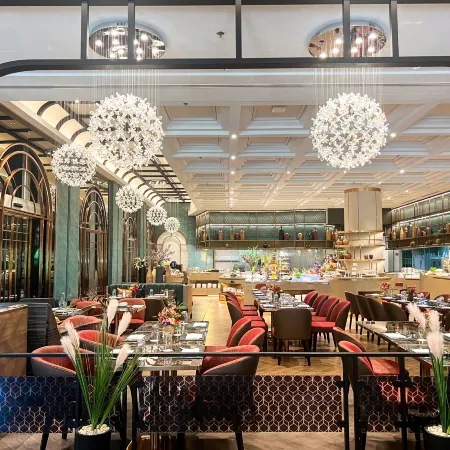 Miracle Grand Convention Hotel Отели рядом с достопримечательностью «Тайская Королевская Армия»