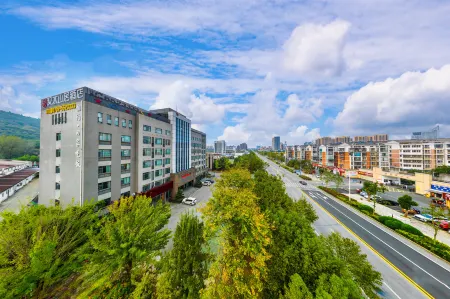 Danjiangkou Hanshui Shanju Hotel Отели в г. Даньцзянкоу