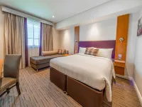 Premier Inn Dubai Investments Park Hotel โรงแรมใกล้เจเบลอาลี