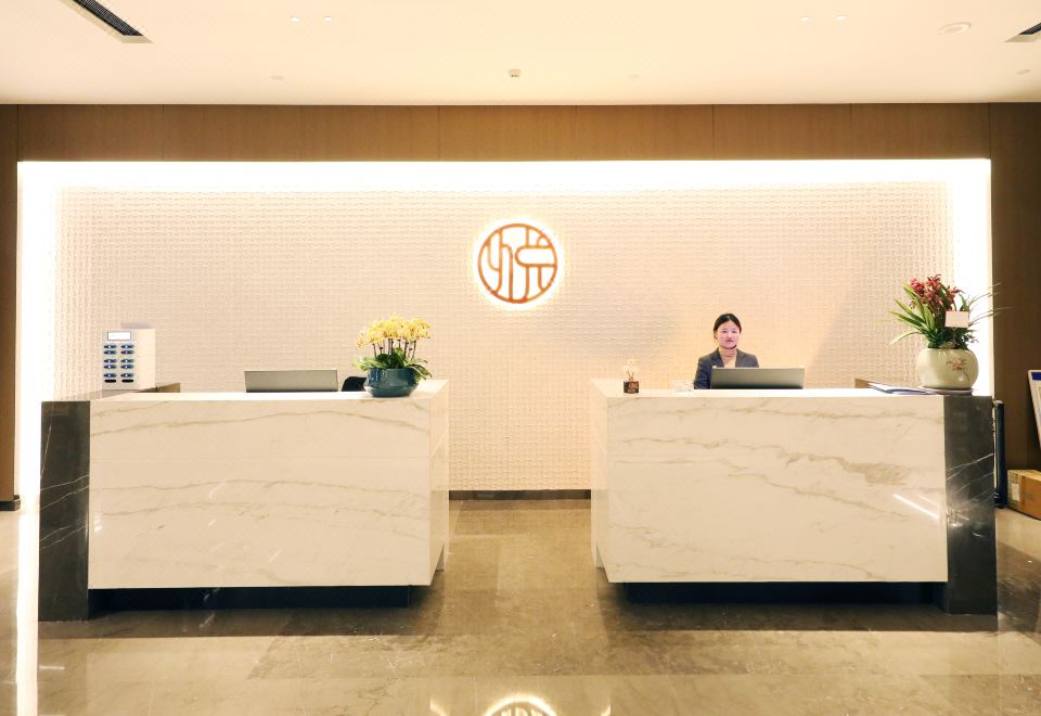 4. 홀리데이 인 서..