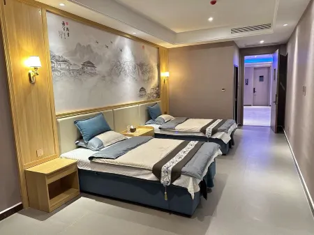 Fengqiu County Yunshui Zenxin Hot Spring Hotel Отели рядом с достопримечательностью «Chenqiao Songyuan Lake Wetland Park»