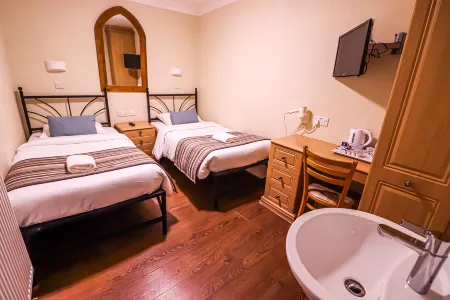Fairway Hotel