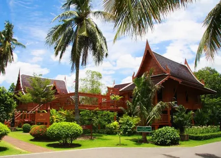 Baansuan Amphawan Resort