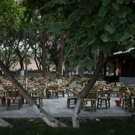 Yishang Oriental Hotel (Deyang Xudongli Food Street)