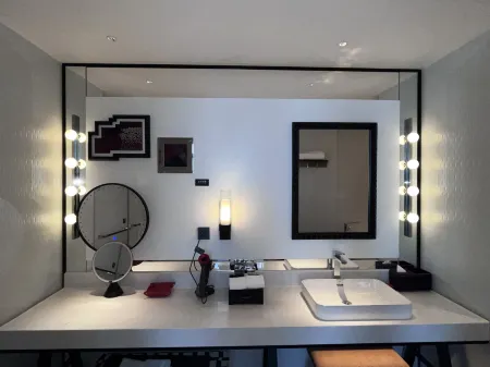 Radisson RED Taian Mount Taishan Отели рядом с достопримечательностью «Yuhuang Ding»