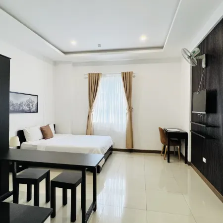 Phuong Dong Hotel and Apartment Отели рядом с достопримечательностью «Городской пляж»