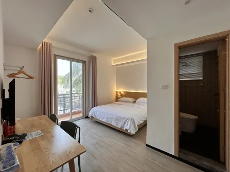 Sanya Yomovo – Bridge House Art Inn