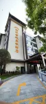 Pingbian Dishui Miaocheng Resort Hotel Hotel dekat Revolutionary Martyr Monument