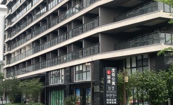 Heshan Moon Bay Apartment (Overseas Chinese City Gulaoshuixiang Branch)
