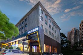 Qilai Light Luxury Hotel