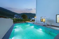 Mountain Foot Scenery · River Rafting · 180° Mountain View Starry Sky Pool Luxury Resort