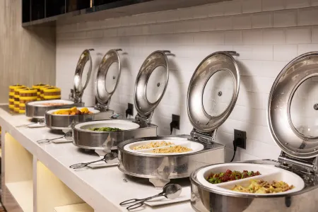 MAISON Hotel Changsha Zhongjiao Plaza,  Agri-University Metro Station, Changsha Отели рядом с достопримечательностью «Hunan Biological and Electromechanical Polytechnic (Donghu Campus)»