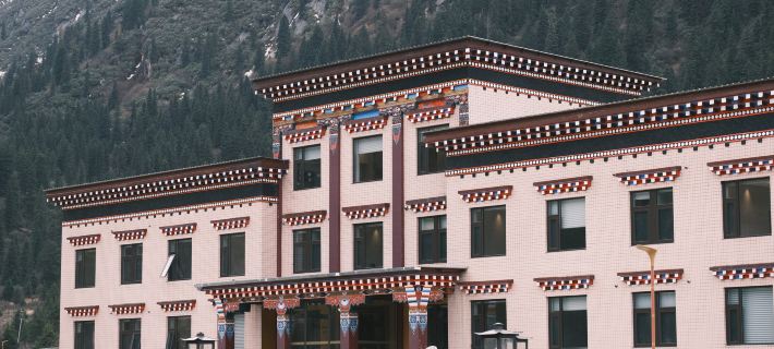 Lunzhuze Homestay Hotels in Dêgê