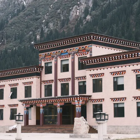 Lunzhuze Homestay