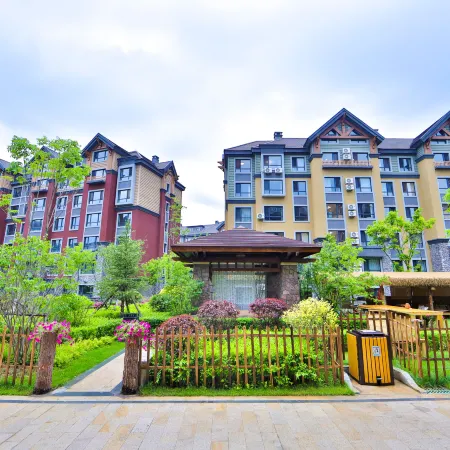 Guoxin Hot Spring Hotel (Erdao Baihe Changbaishan Railway Station)