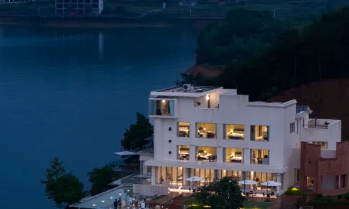 VOLVER RESORT
