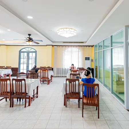 Chaleunxay Hotel Отели рядом с достопримечательностью «Автостанция Vientiane »