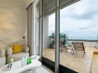 Beihai Awakening in the Sea | Awakening in the Sea Luxury Seaview Resort - balcony