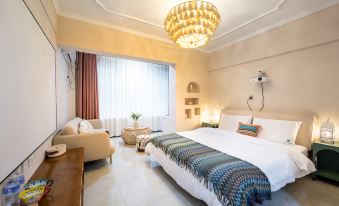 Huaren Yiju Cloud Hotel (Yiyang Guomao Building Branch)