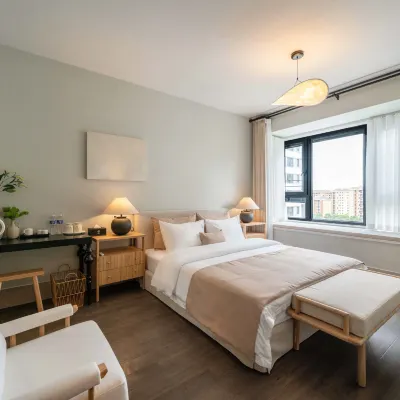 Shanghai Yuecheng Apartment (Haichang Ocean Park Yaoxue Ice and Snow World Branch) Hotels near Shanghai Haichang Ocean Park