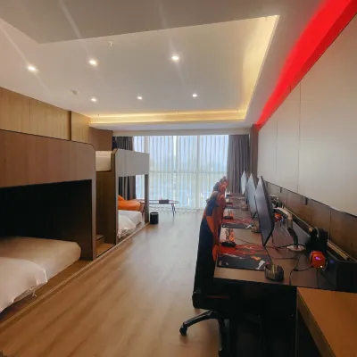 HIGO Gamers' Kingdom Bed and Breakfast