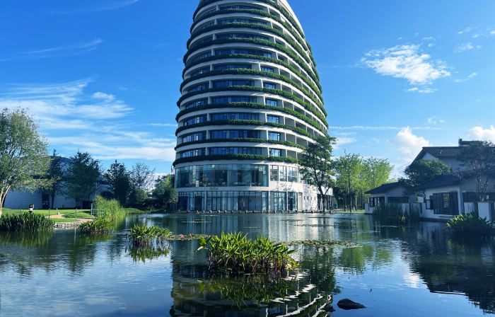 Golden Flower Jade Lake Plaza Hotel