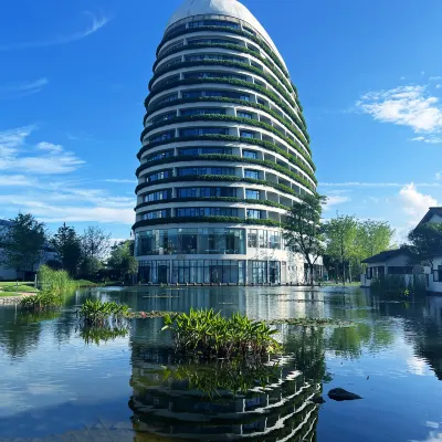 Golden Flower Jade Lake Plaza Hotel Hotels near Jinjiling