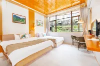 Queen's Mountain Oxygen Heart Valley Mountain Resort Hotels in Lianshan