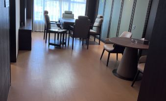 Lianyuan Run and International Hotel