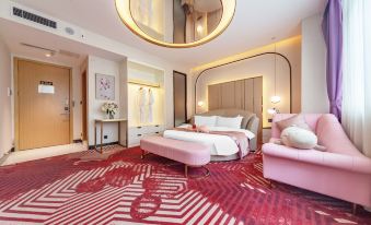 Hongguan administrative Hotel Apartment (Zhongshan ancient town light rail station store)