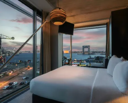 โรงแรมดับเบิลทรีบายฮิลตัน อัมสเตอร์ดัม NDSM วอร์ฟ โรงแรมในอัมสเตอร์ดัม