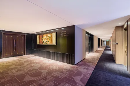 Header Hot Spring Hotel Отели рядом с достопримечательностью «Communication University of China»