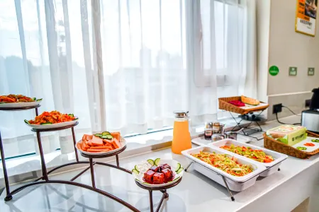 Sanyuan Chain Hotel (Taiyuan Hengshan Road Tai Steel East Gate) Отели рядом с достопримечательностью «Taiyuan Zoo»