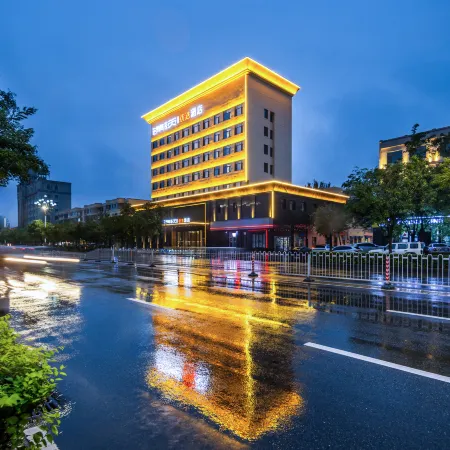 Jinyi  Hotel (Baotou East Railway Station )