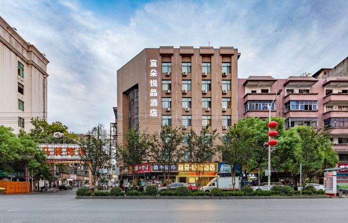 Yiduoyuepin Hotel (Fengcheng Railway Station Jianyi Avenue)