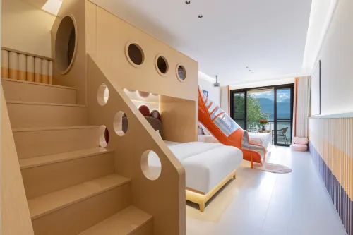 Wawu Mountain Sunset · Luoyi Homestay (Yanu Lake Branch)