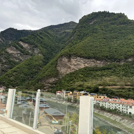 Blackwater Glacier Escape Hotel