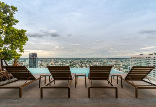 더 쿼터 라차요틴 바이 UHG