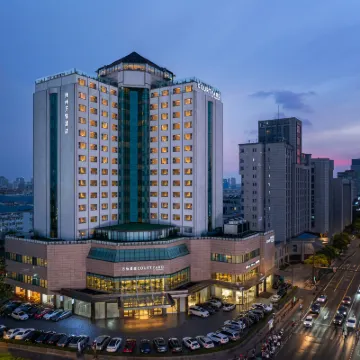 Courtyard by Marriott Yangzhou Hotels near Wenchang Pavilion