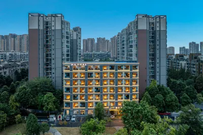 Chengdu Qiyu Riverside Hotel (Wenjiang Yongquan Subway Station Hopson Mall) Hotel dekat Wangcong Memorial Temple