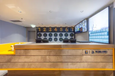 7Days Inn Hotel (Lanzhou Railway Station Wuquanshan Park) Отели рядом с достопримечательностью «Парк Вуцзяньшань»