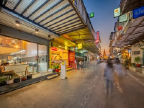 Ralph Bangkok Hotels near وات فرا تشيتوفون ويمون مانجكلارام (وات فو)