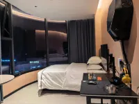H E-sports Hotel