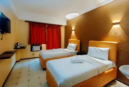 RedDoorz Carlton-Martin Hotel Masbate City Отели рядом с достопримечательностью «Заповедник Бантод Риф Марин»