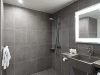 B&B Hotel Cergy Port 4 étoiles バルドアーズのホテル
