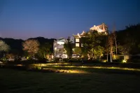 SUSHAN Resort Hotels near Fenghuang Guwei Village