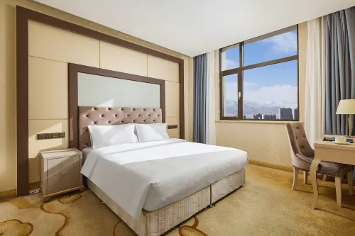 Xinglong Hotel (Golmud Railway Station & Kunlun Park Branch)