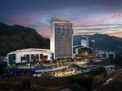 Regal Palace Hotspring Resort Shaoguan - Mountain view